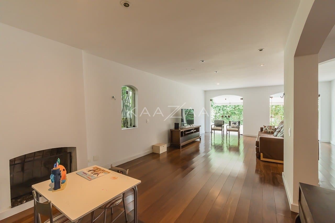 Casa com clima sossegado e muitos espaços para aproveitar, em Alto de Pinheiros. - Foto 3