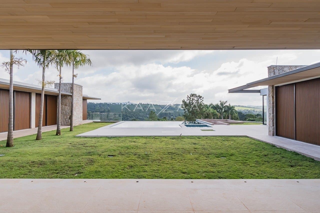 Um projeto de casa de campo feito para limpar a vista e se inspirar. No condomínio Quinta da Baroneza. - Foto 12