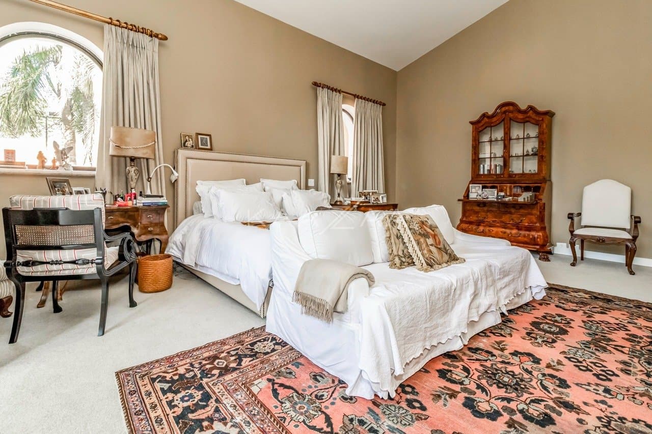 Casa deliciosa com lindo jardim e 4 suítes. Reformada, no Jardim Guedala. - Foto 59