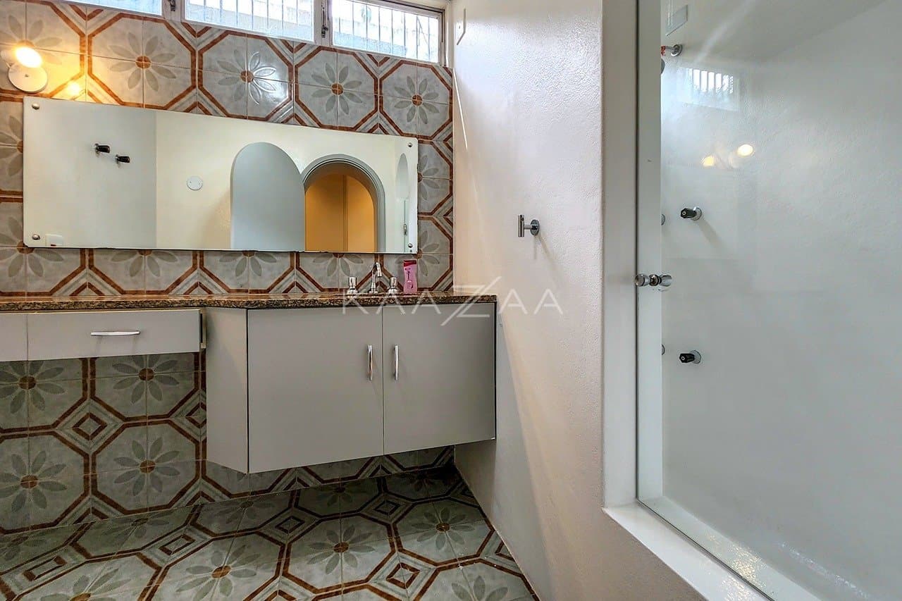 Para viver com tranquilidade e segurança: casa super aprazível em rua fechada no Real Parque. - Foto 47