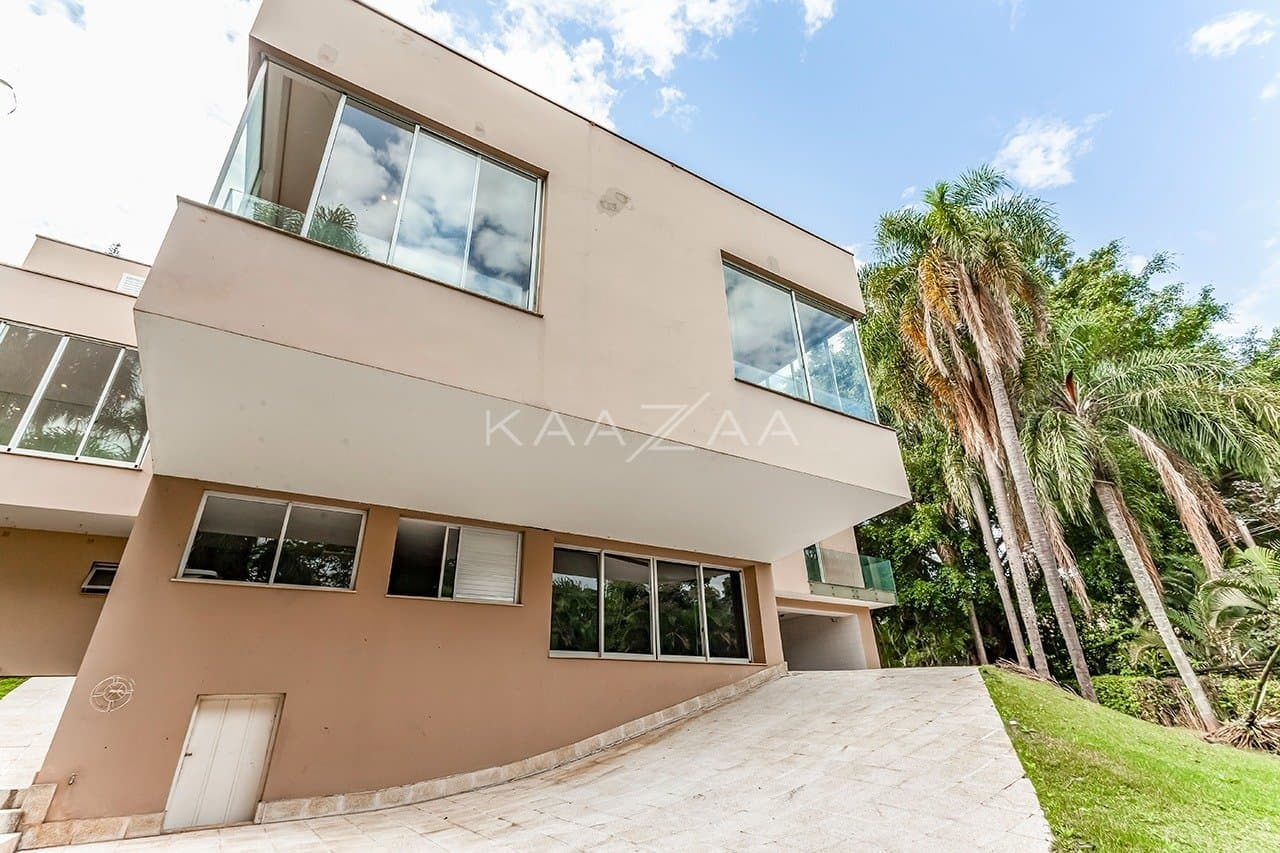 Vista verde, arquitetura moderna e janelões. Casa no Jardim Guelada! - Foto 2
