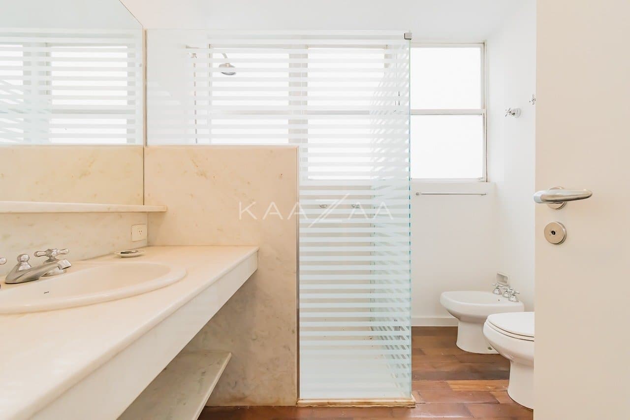 Em uma localização incrível no Jardins, venha viver neste apartamento em prédio icônico. - Foto 46