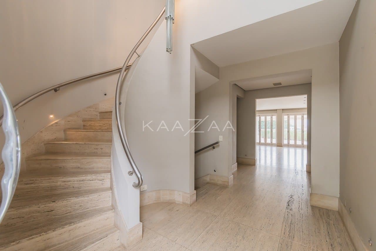 Espaços super amplos, muitos verdes e uma vista divina. Casa no estilo europeu, na Cidade Jardim. - Foto 19