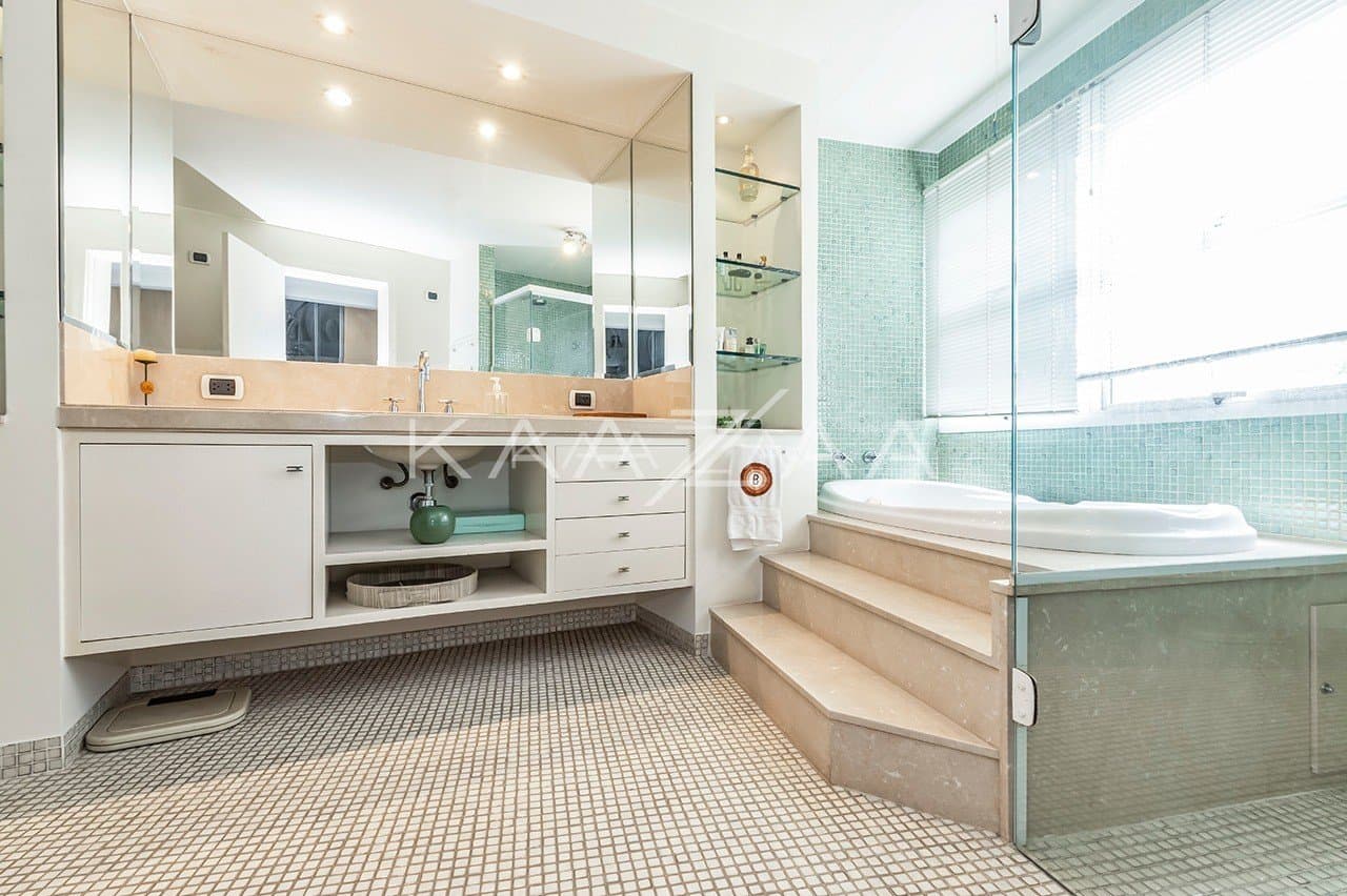 Um projeto autêntico, com espaços reformados e bem planejados. Casa triplex no Jardim Guedala. - Foto 41