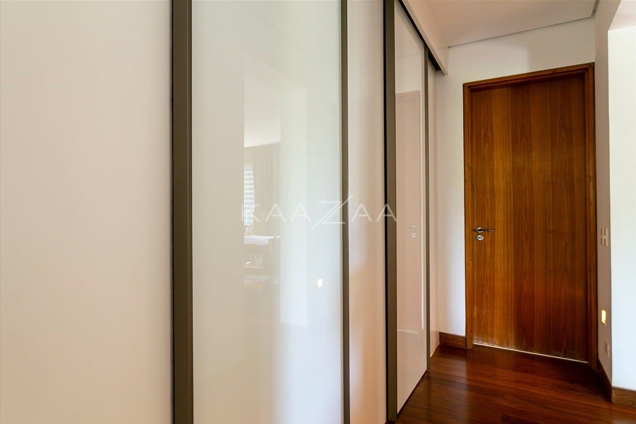Casa com clima incrível, ótimo espaço de lazer e jardim ensolarado, no bairro Boaçava. - Foto 32