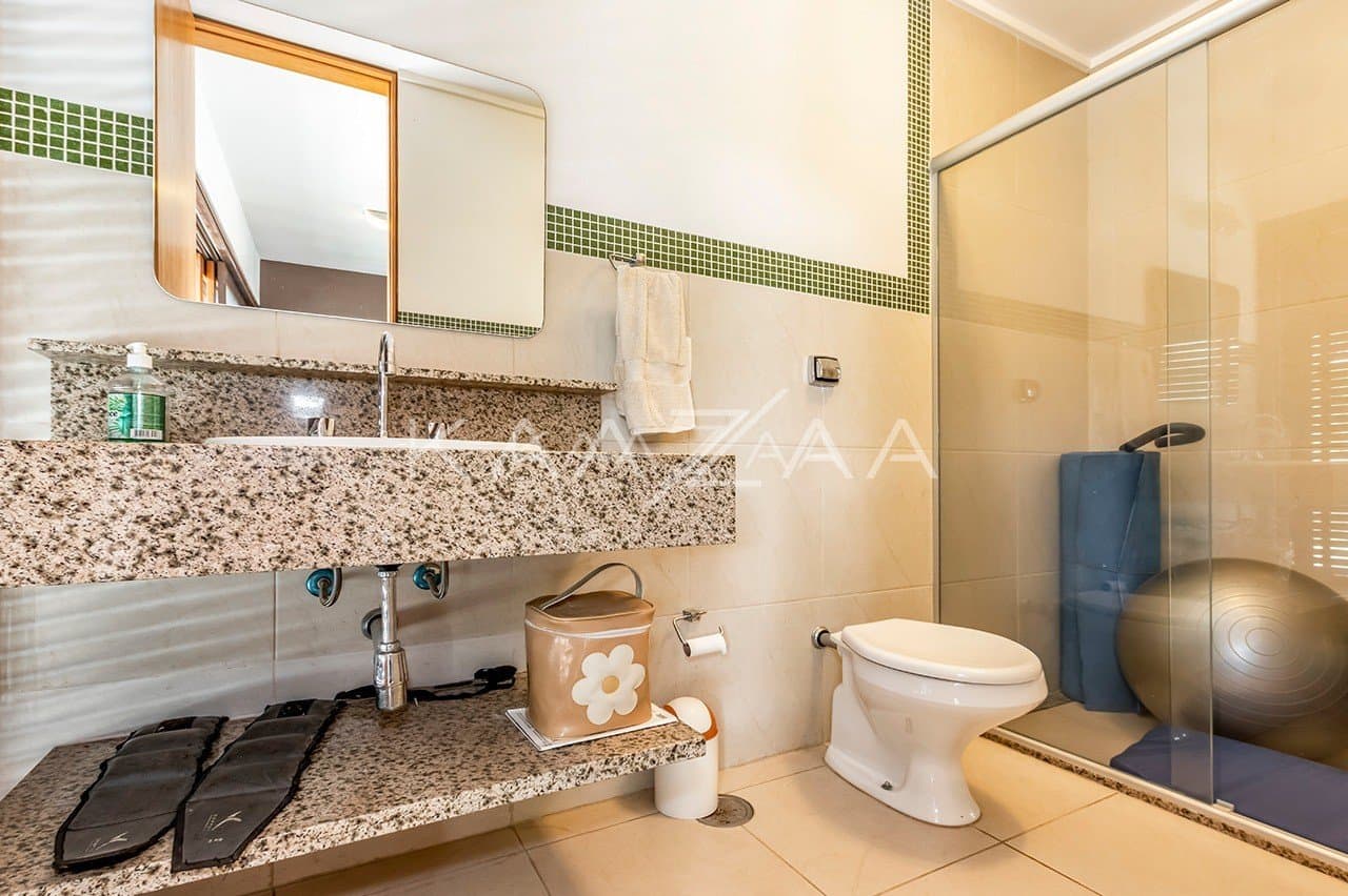Aquele pé-direito que impressiona qualquer um. Casa em condomínio fechado na Cidade Jardim. - Foto 25