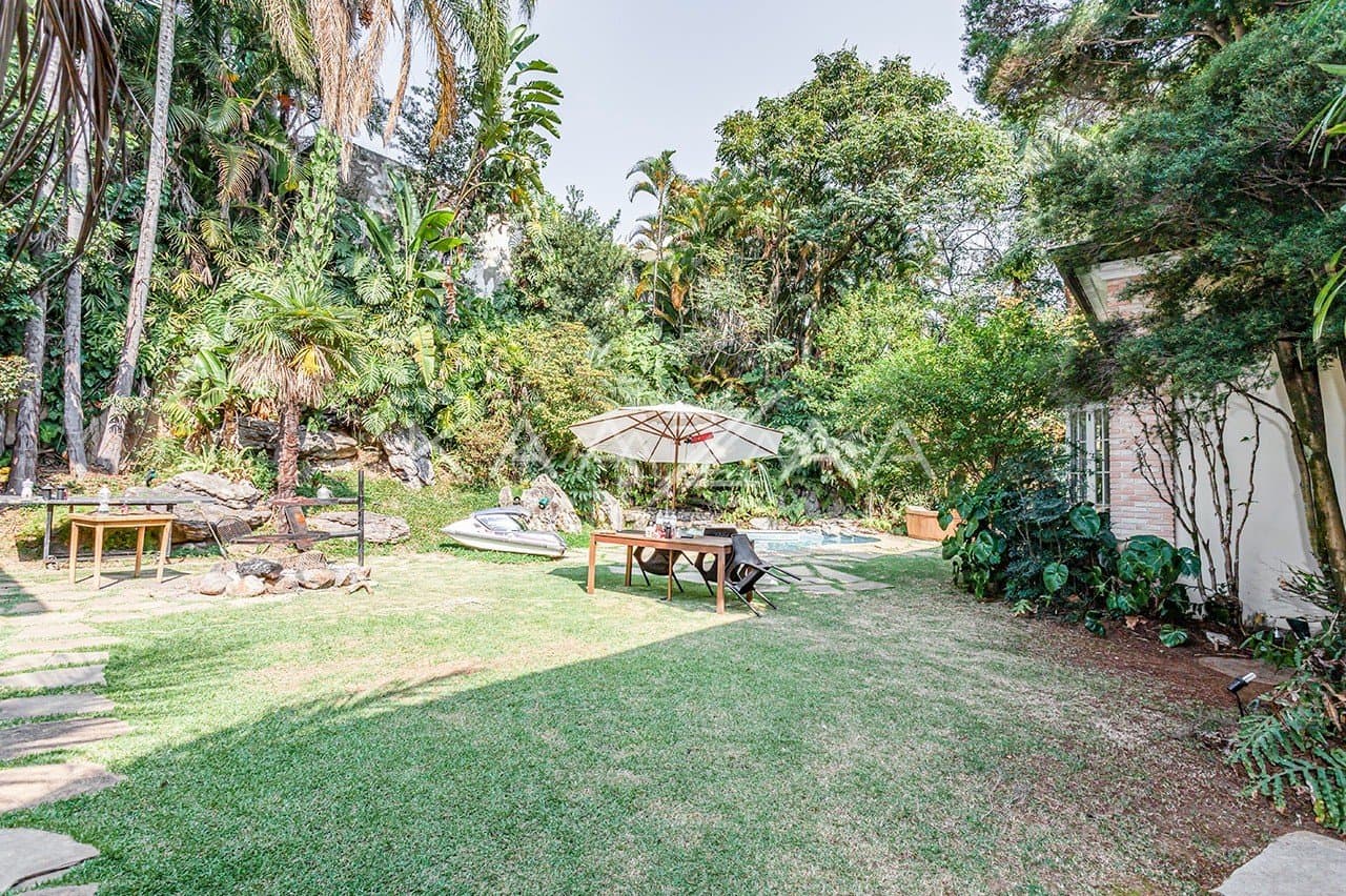 Um jardim tropical em plena Cidade Jardim. Casa com projeto de Marcos Tomanik. - Foto 3