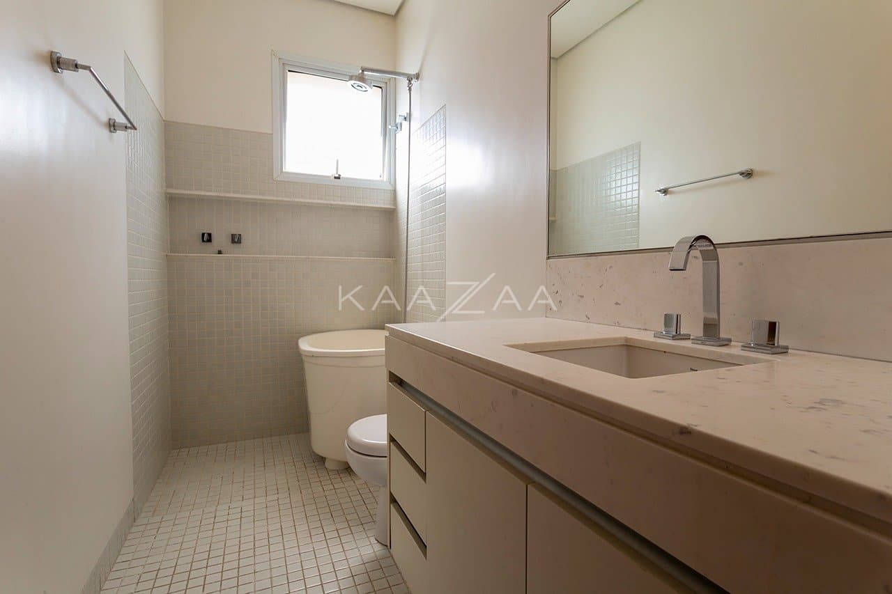 Casa com clima incrível, ótimo espaço de lazer e jardim ensolarado, no bairro Boaçava. - Foto 39