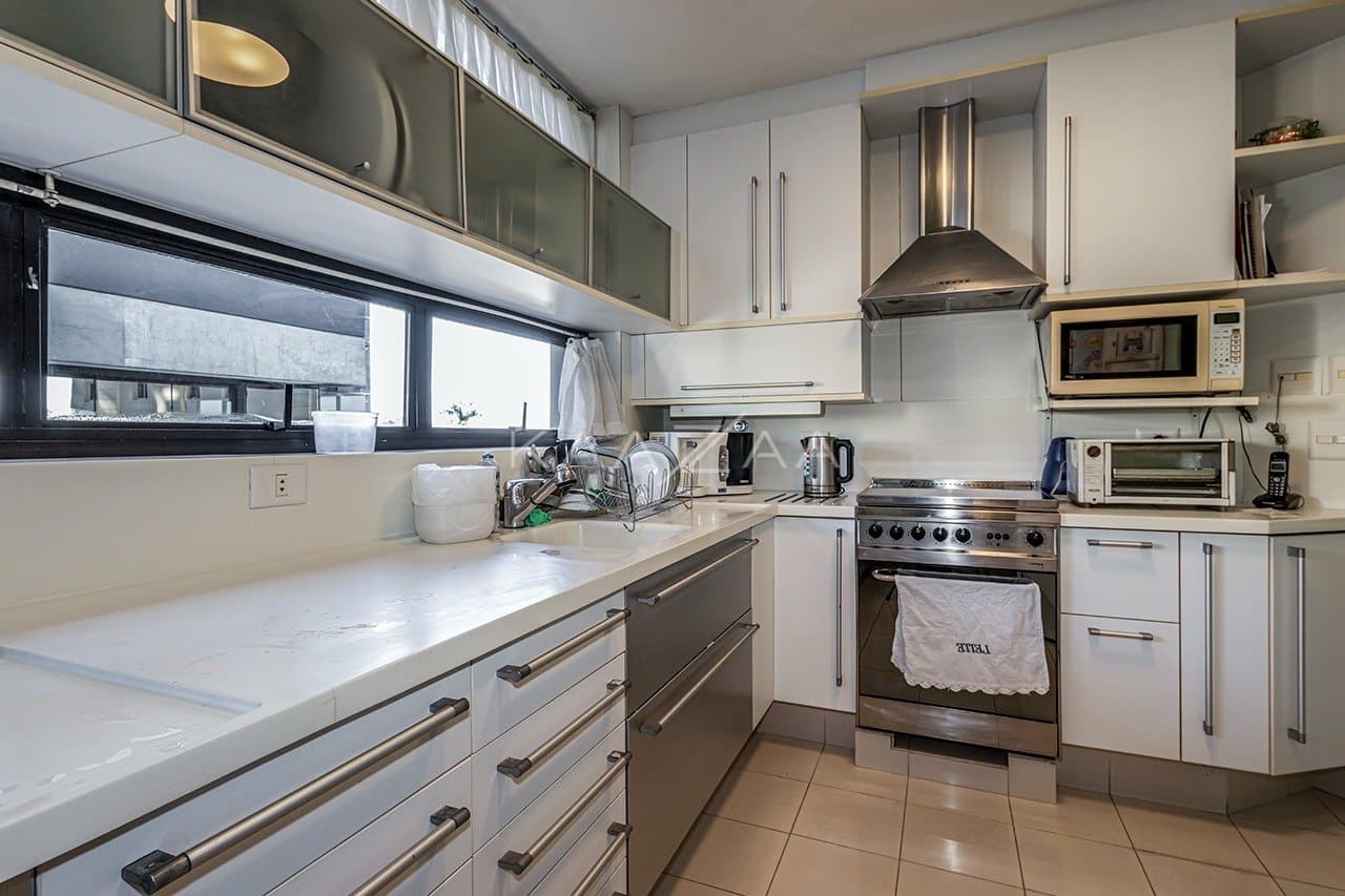 Apartamento completo no Jardins: varandas, vista verde e amplitude. - Foto 11
