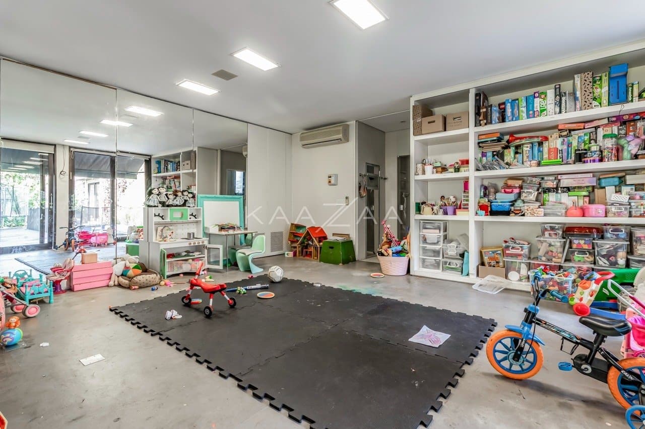 Localização cobiçada e arquitetura contemporânea. Casa extraordinária no Jardim Europa. - Foto 52