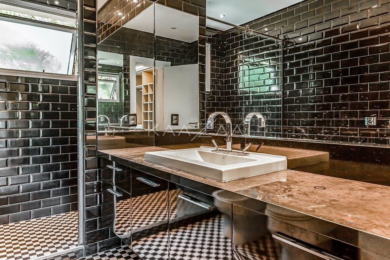 Vista verde, arquitetura moderna e janelões. Casa no Jardim Guelada! - Foto 36