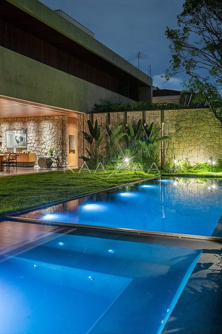 Contemporânea e toda mobiliada: casa com ambientes livres e jardim magnífico em rua fechada em Alto de Pinheiros. - Foto 5