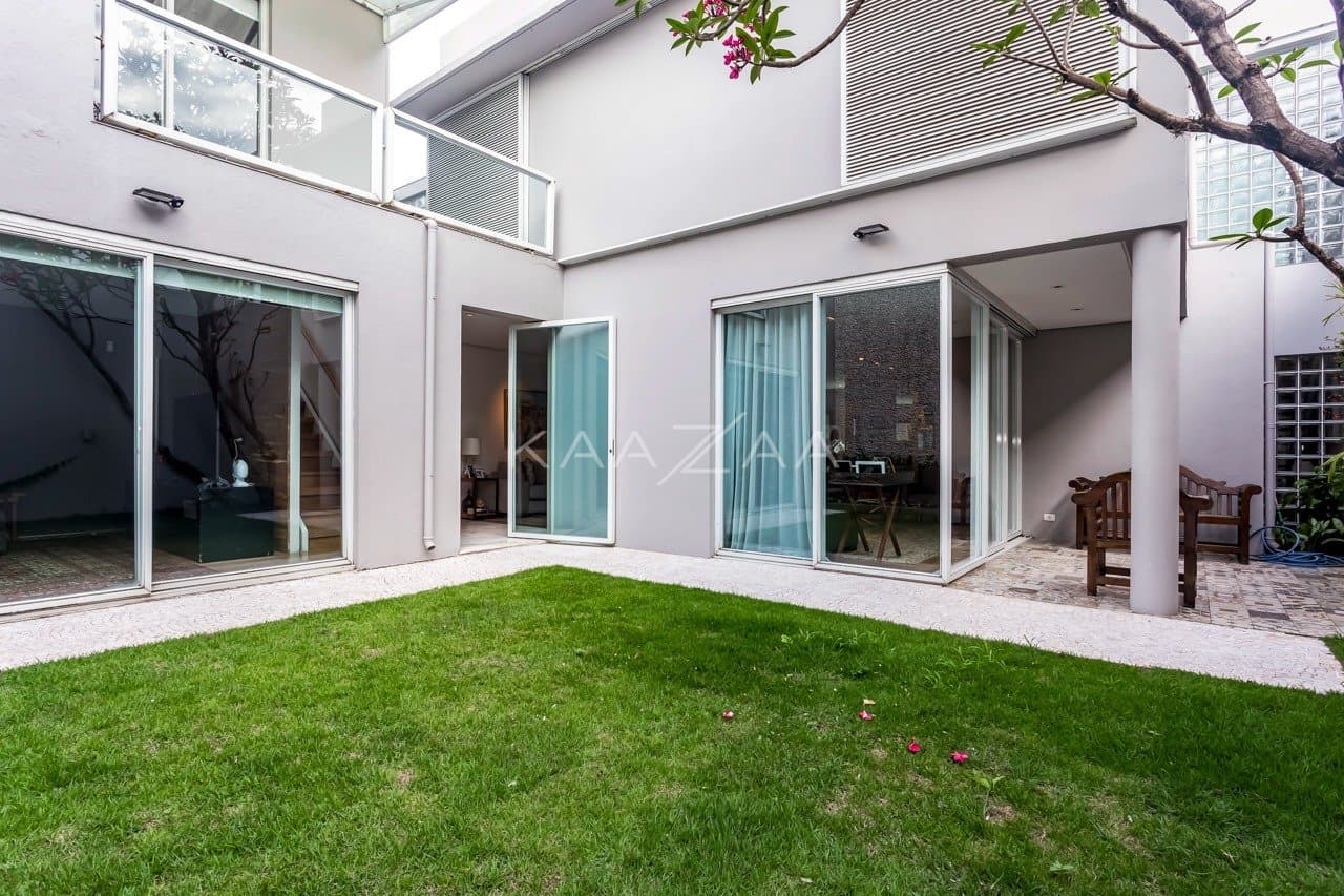 Casa super prática e bem construída. Muita luz natural e tranquilidade no Jardim Europa. - Foto 2