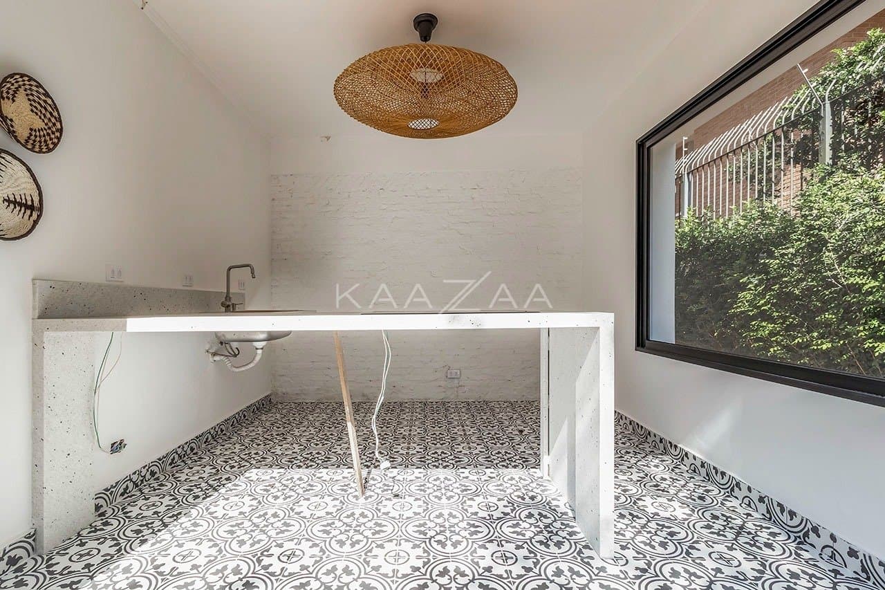 Casa pensada com bom gosto, materiais de primeira e muita brecha para o sossego. Em Alto de Pinheiros. - Foto 10