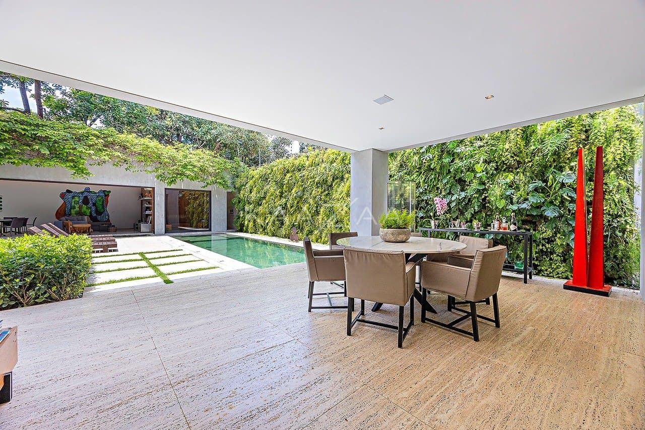 Arquitetura e paisagismo irretocáveis: casa no Jardim Paulistano. - Foto 21