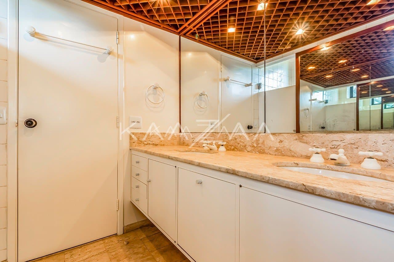 Área gourmet, piscina, atelier, pomar, lago de carpas e vista panorâmica. Casa para comtemplar a vida, no Jardim Guedala. - Foto 33
