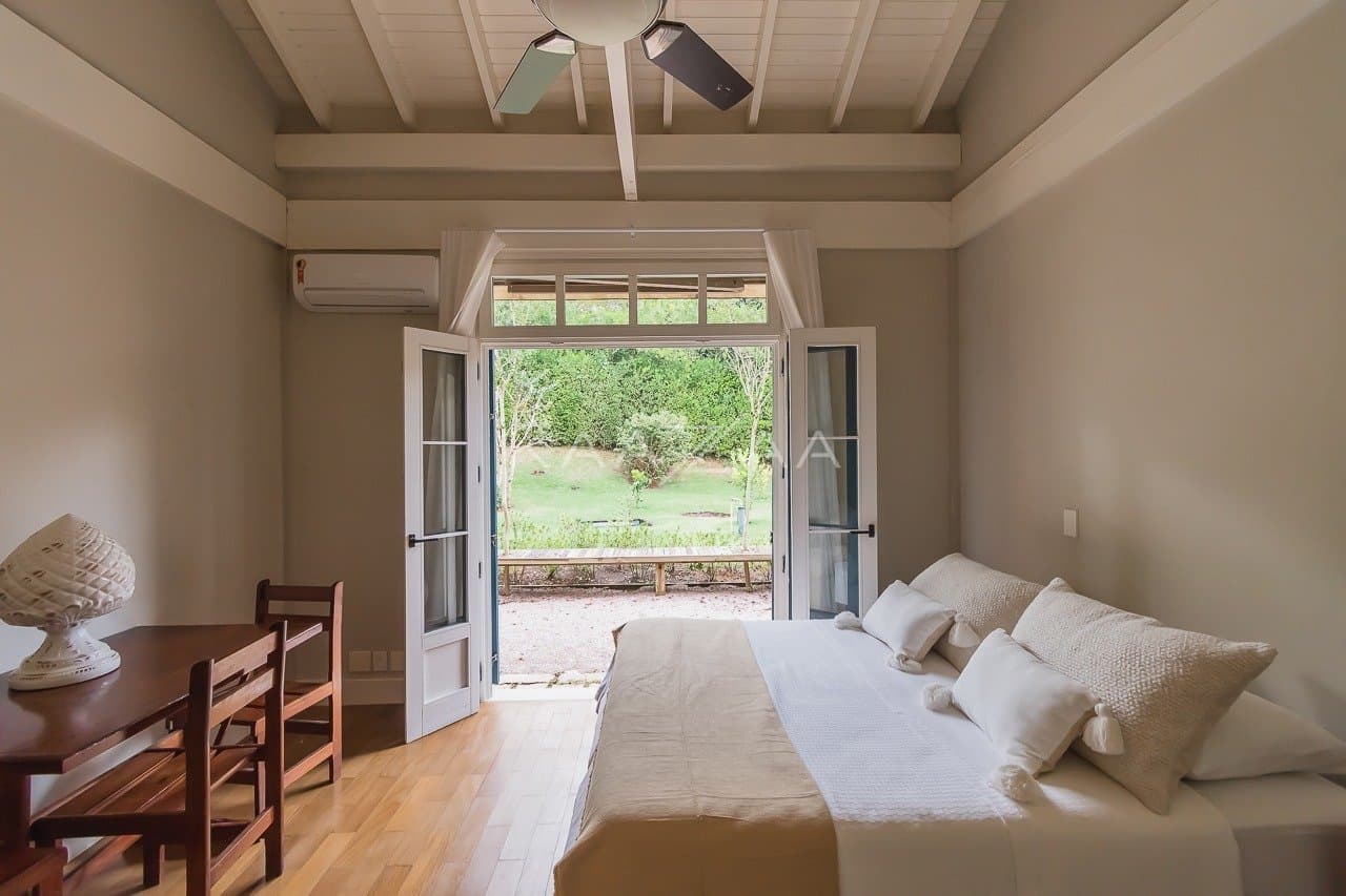Linda paisagem e ares coloniais são o charme desta casa no condomínio Quinta da Baroneza. - Foto 90