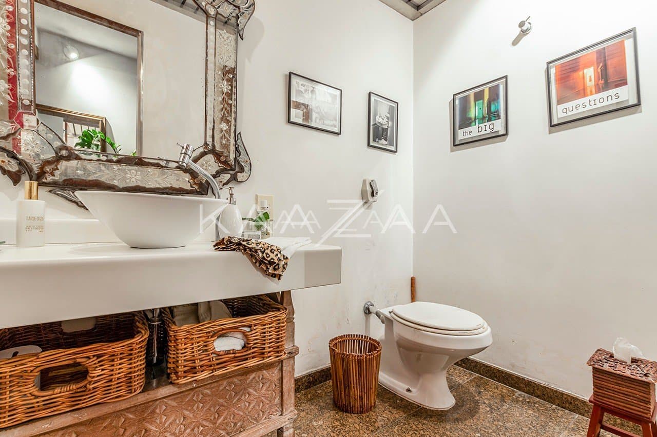 Casa brutalista com projeto arquitetônico singular e muito concreto no Jardim América. - Foto 13