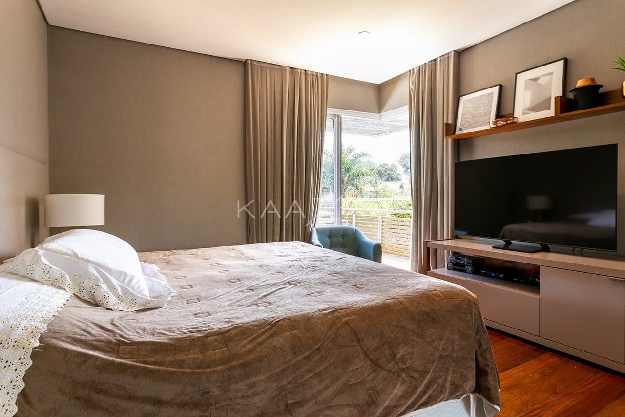 Casa com clima incrível, ótimo espaço de lazer e jardim ensolarado, no bairro Boaçava. - Foto 25