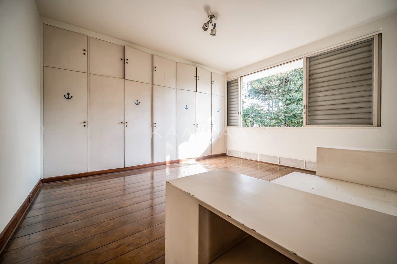 Excelente casa modernista, com lindo jardim em um amplo terreno no Jardim Europa. - Foto 42