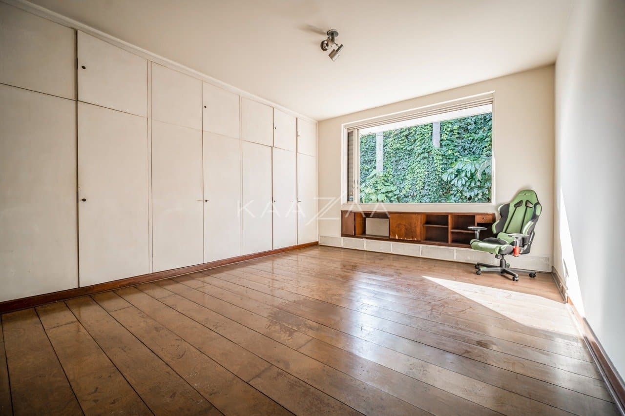 Excelente casa modernista, com lindo jardim em um amplo terreno no Jardim Europa. - Foto 38
