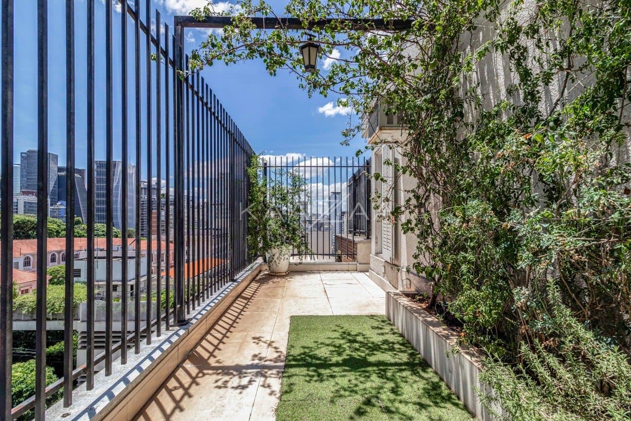Espaçosa, iluminada, avarandada: cobertura nos Jardins - Foto 6