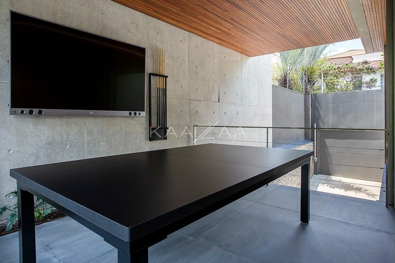 Contemporânea e toda mobiliada: casa com ambientes livres e jardim magnífico em rua fechada em Alto de Pinheiros. - Foto 28