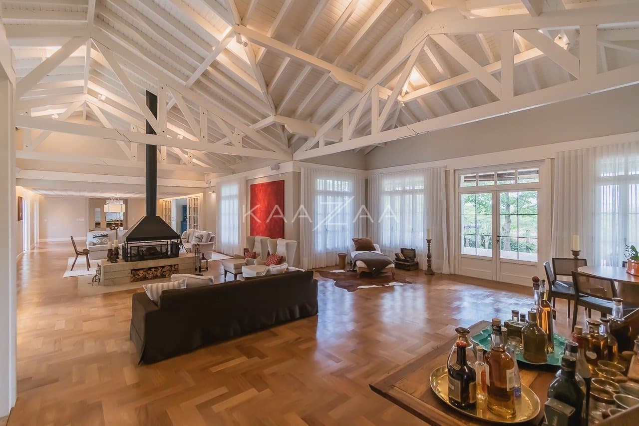 Linda paisagem e ares coloniais são o charme desta casa no condomínio Quinta da Baroneza. - Foto 42