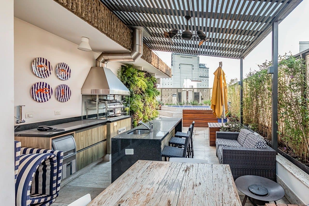 Cobertura com uma linda vista para apreciar, e um terraço delicioso para aproveitar. No Itaim Bibi. - Foto 4
