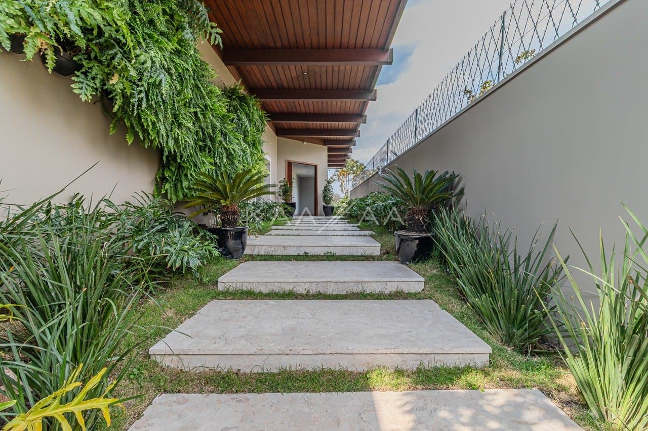 Casa completa em lazer, amplitude e privacidade, com 5 suítes. Em ótima localização na Cidade Jardim. - Foto 98