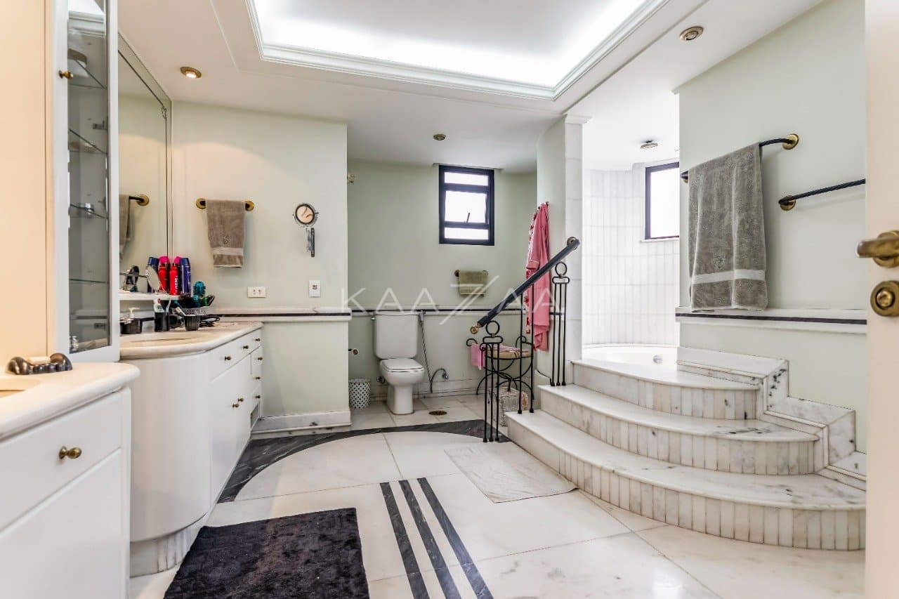 Para se viver envolvido por uma arquitetura elegante e detalhes clássicos, nesta Cobertura Duplex em Moema. - Foto 28