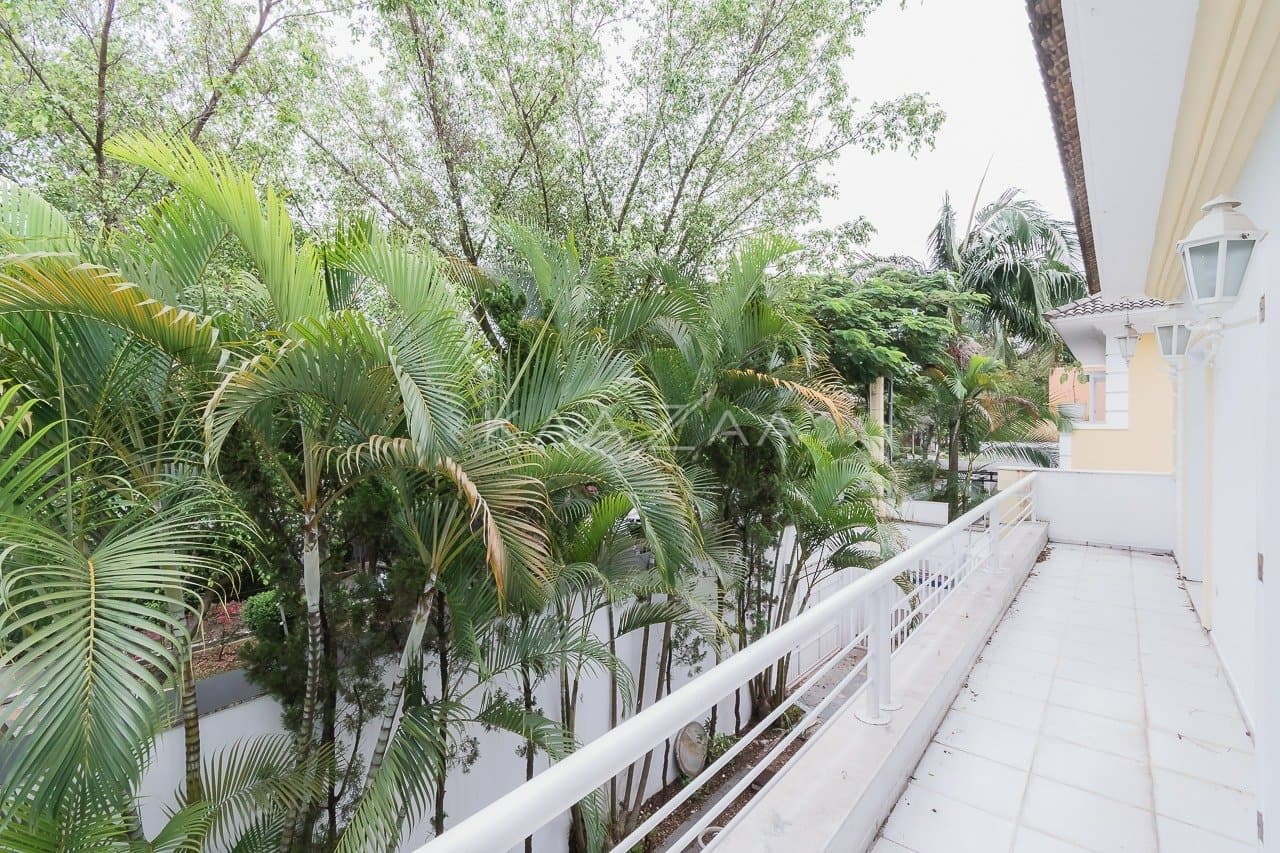 Ambientes leves e espaçosos, nesta casa de 480m² com 4 suítes no Jardim Paulista. - Foto 27