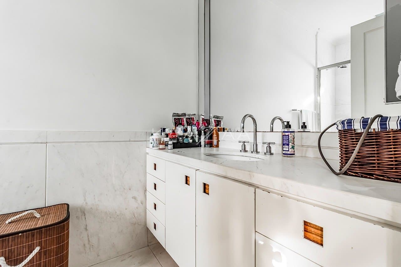 Entre o clássico e o moderno, o tom perfeito da elegância. Casa no Jardim Guedala. - Foto 43