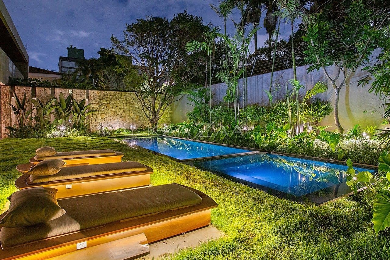 Contemporânea e toda mobiliada: casa com ambientes livres e jardim magnífico em rua fechada em Alto de Pinheiros. - Foto 7