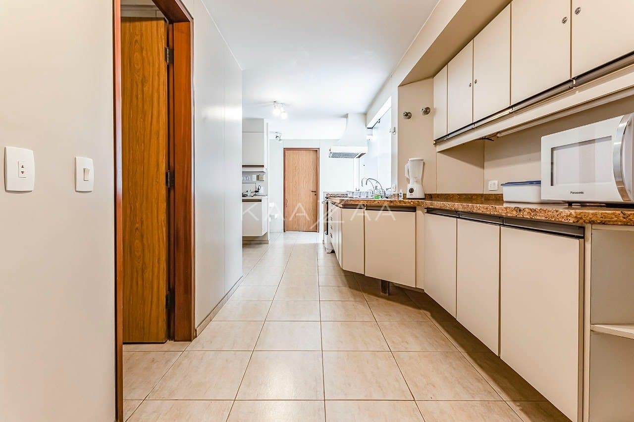 Com ares de casa de campo, uma residência espetacular no Jardim América. - Foto 33