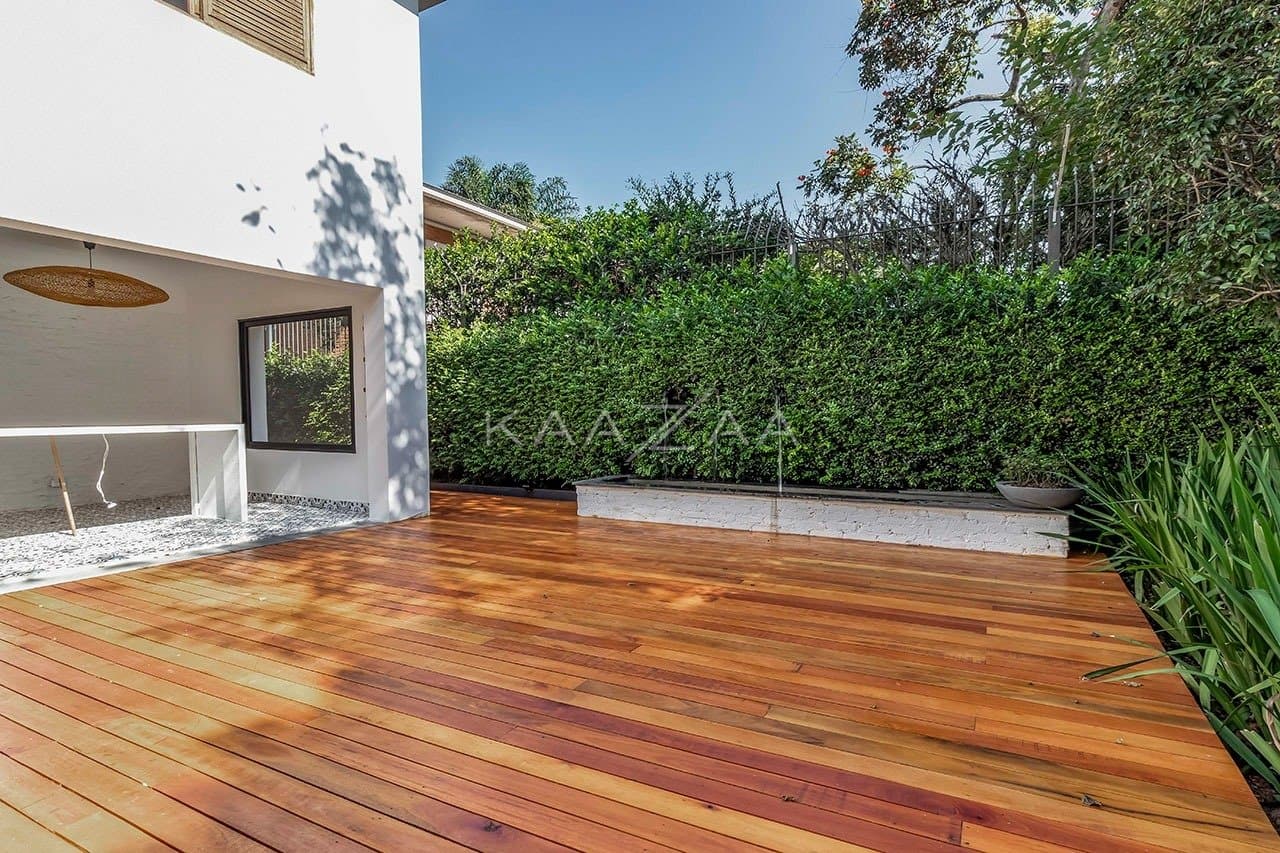 Casa pensada com bom gosto, materiais de primeira e muita brecha para o sossego. Em Alto de Pinheiros. - Foto 9