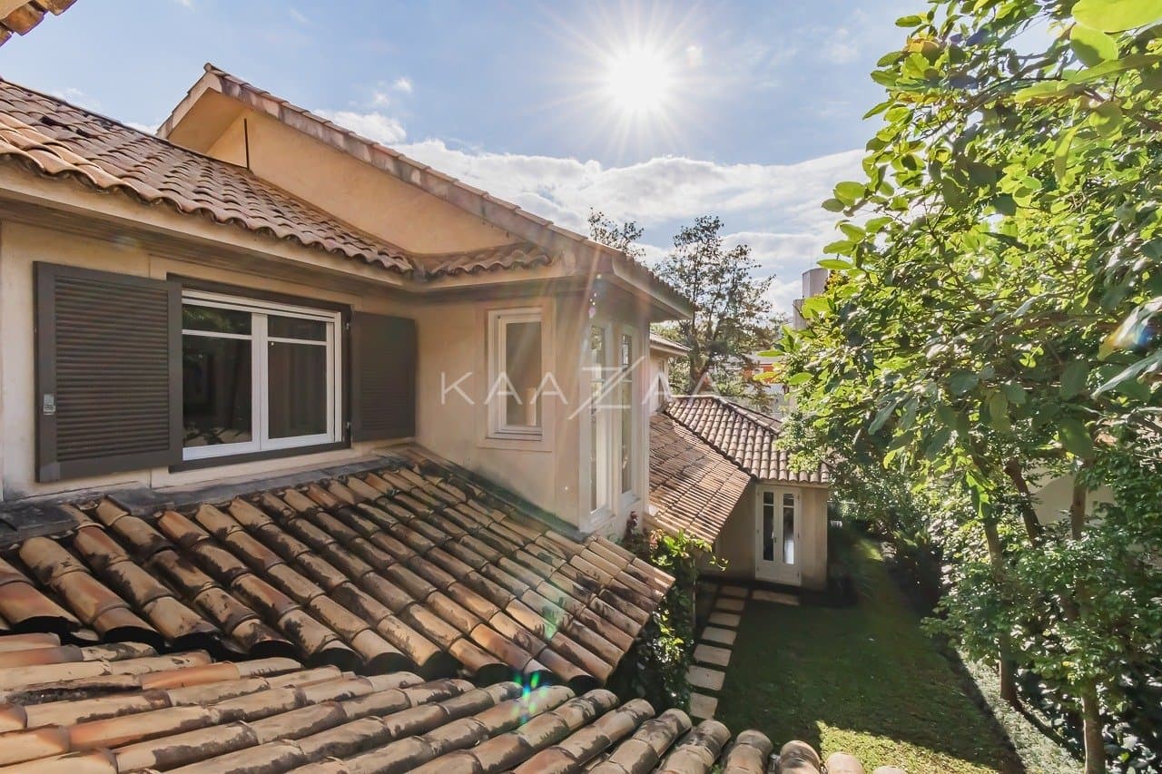 Casa muito ampla e ensolarada, em condominio de rua fechada com muita segurança na Cidade Jardim. - Foto 57
