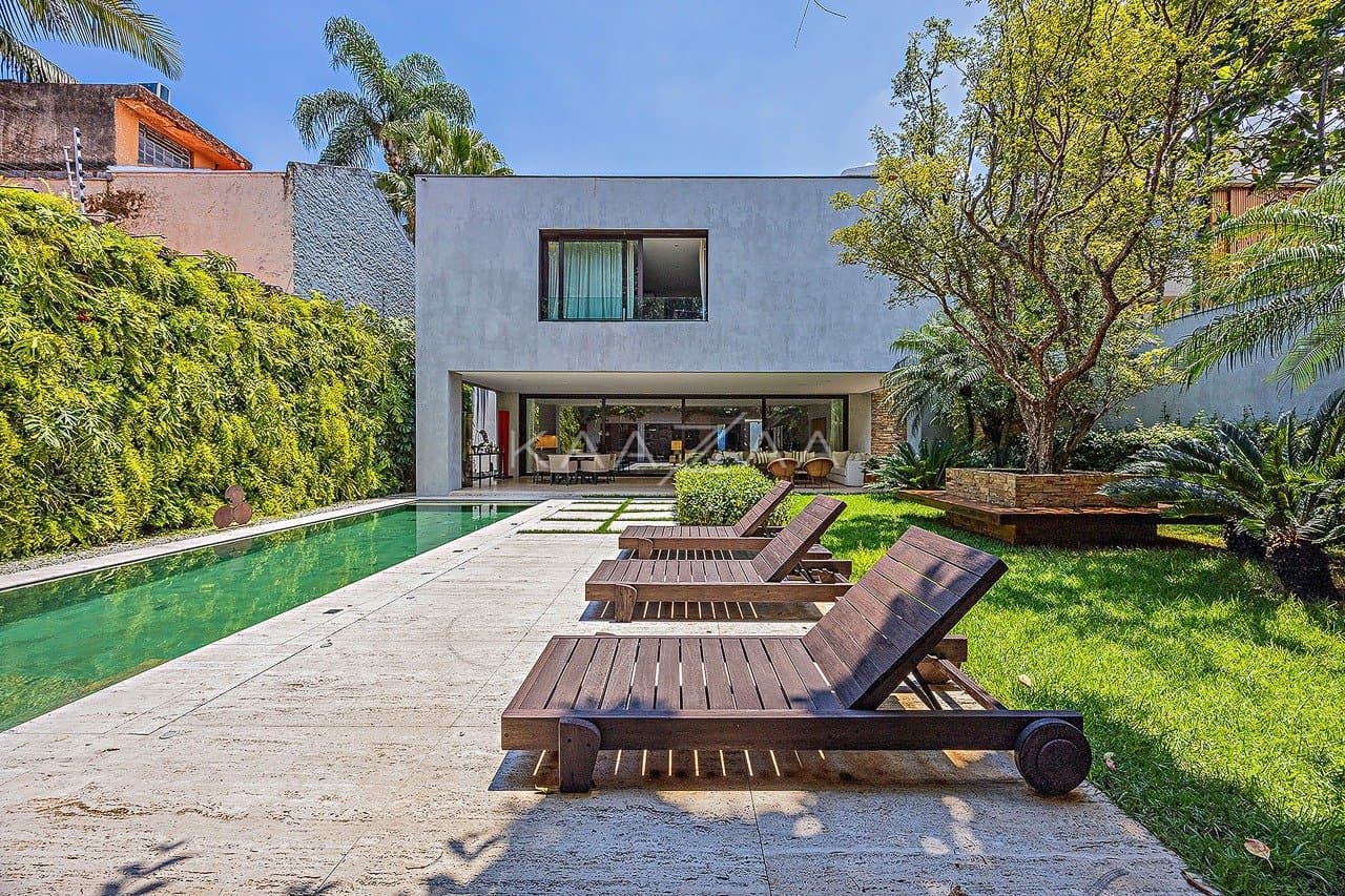Arquitetura e paisagismo irretocáveis: casa no Jardim Paulistano. - Foto 14