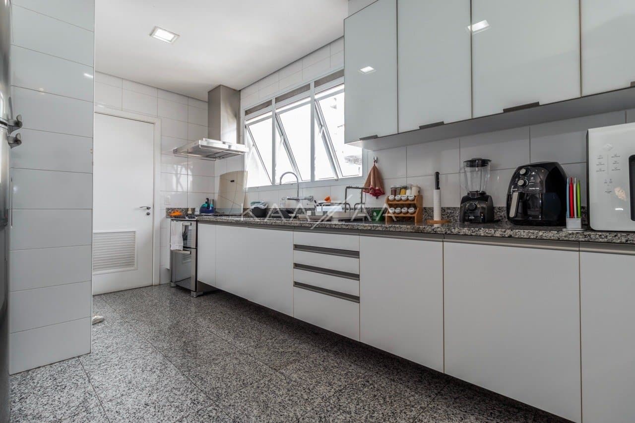 Rodeado de elegância, este apartamento em Moema tem localização cobiçada ao lado do Parque Ibirapuera. - Foto 32