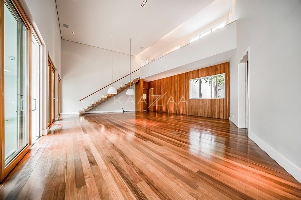 Que tal viver rodeado de muito verde em plena cidade grande? Esta casa no Jardim Lusitânia pode te proporcionar isso. - Foto 13