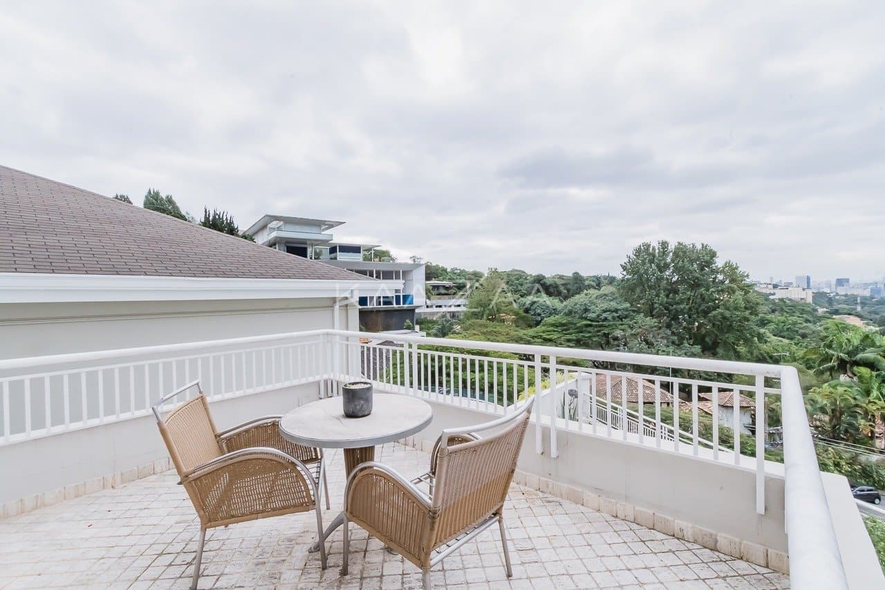 Espaços super amplos, muitos verdes e uma vista divina. Casa no estilo europeu, na Cidade Jardim. - Foto 25