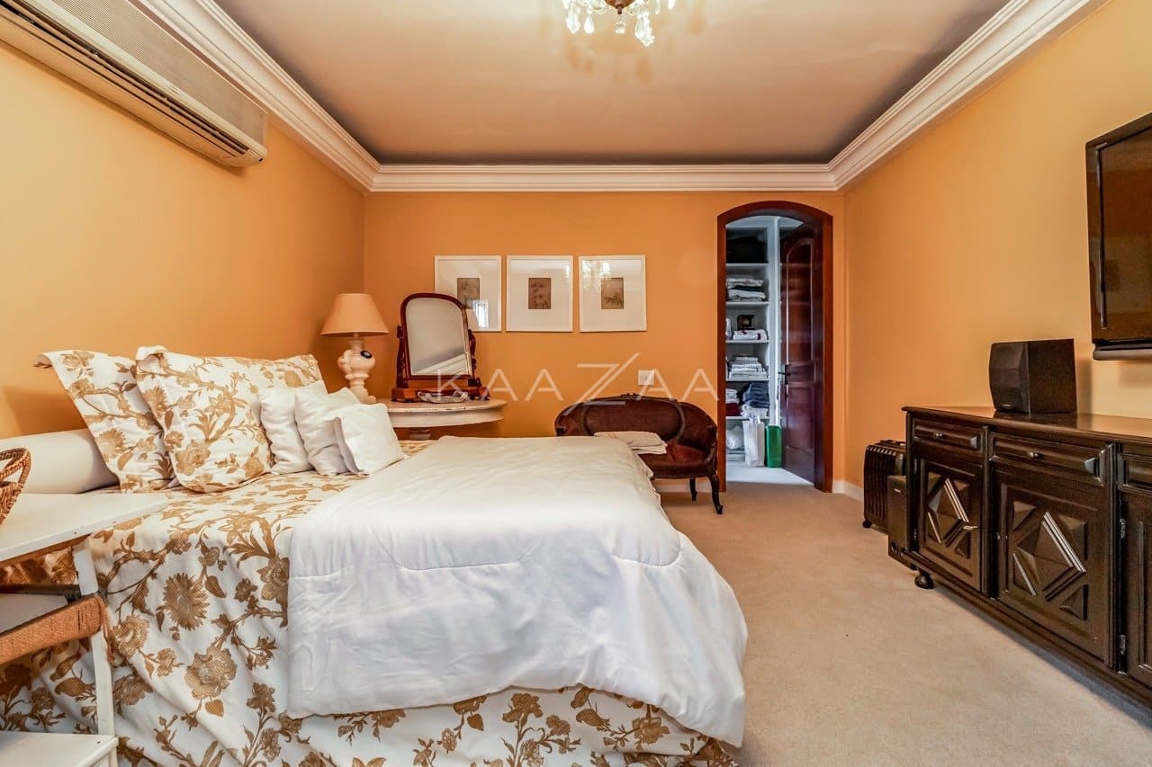 Casa deliciosa com lindo jardim e 4 suítes. Reformada, no Jardim Guedala. - Foto 65