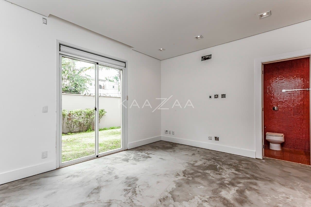 Vista verde, arquitetura moderna e janelões. Casa no Jardim Guelada! - Foto 33