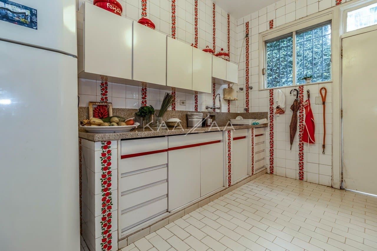 Casa clássica na Cidade Jardim com 4 suítes, piscina e terreno delicioso. - Foto 28