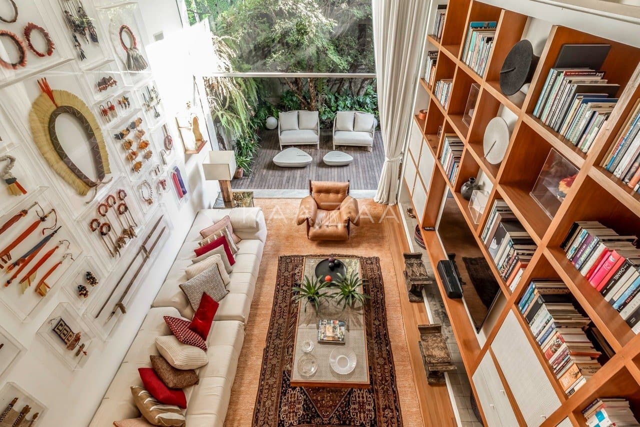 Uma mescla entre natureza e cidade grande se encontra nesta casa no Jardim Paulistano. - Foto 17