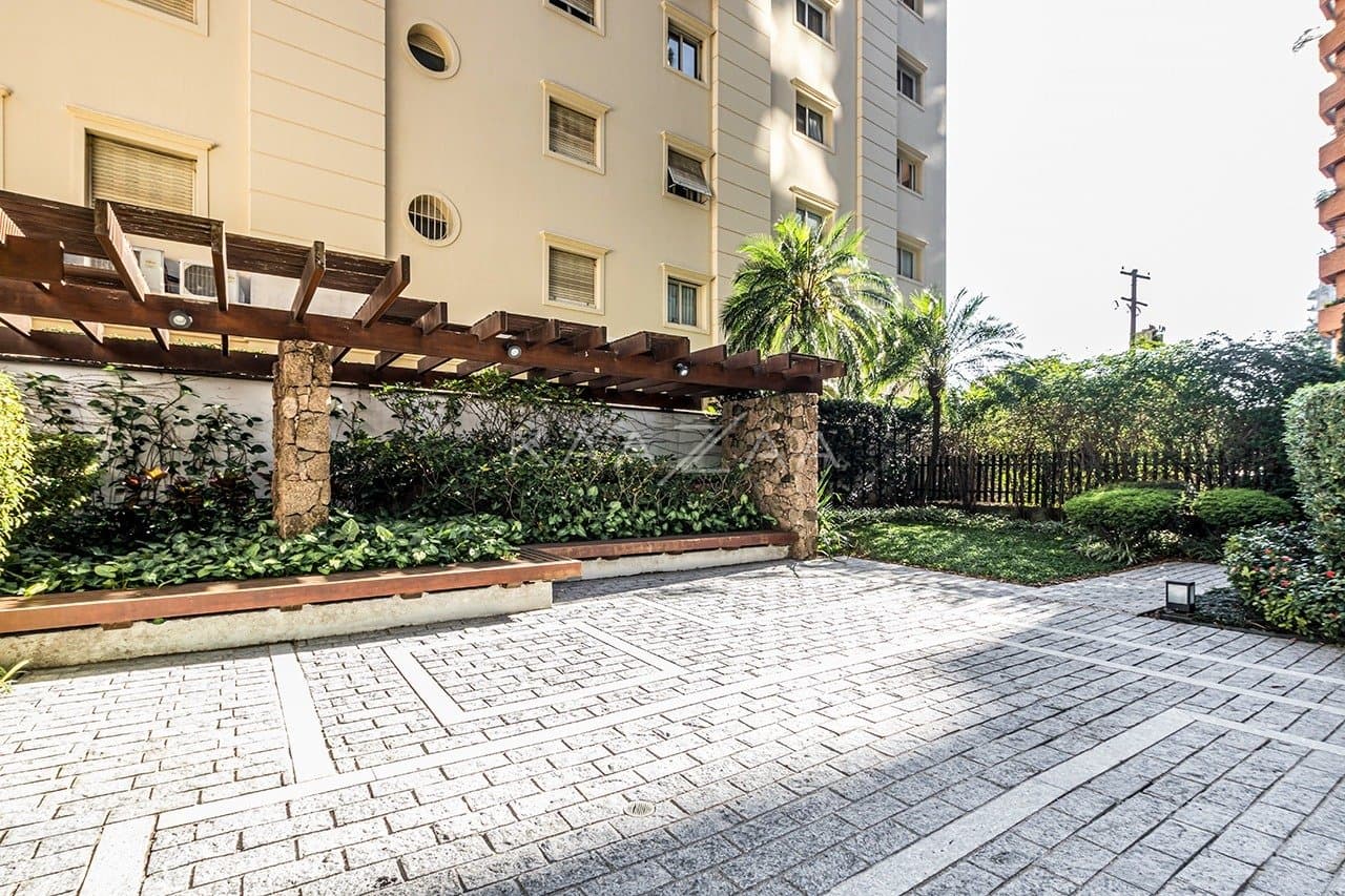 Apartamento completo no Jardins: varandas, vista verde e amplitude. - Foto 33