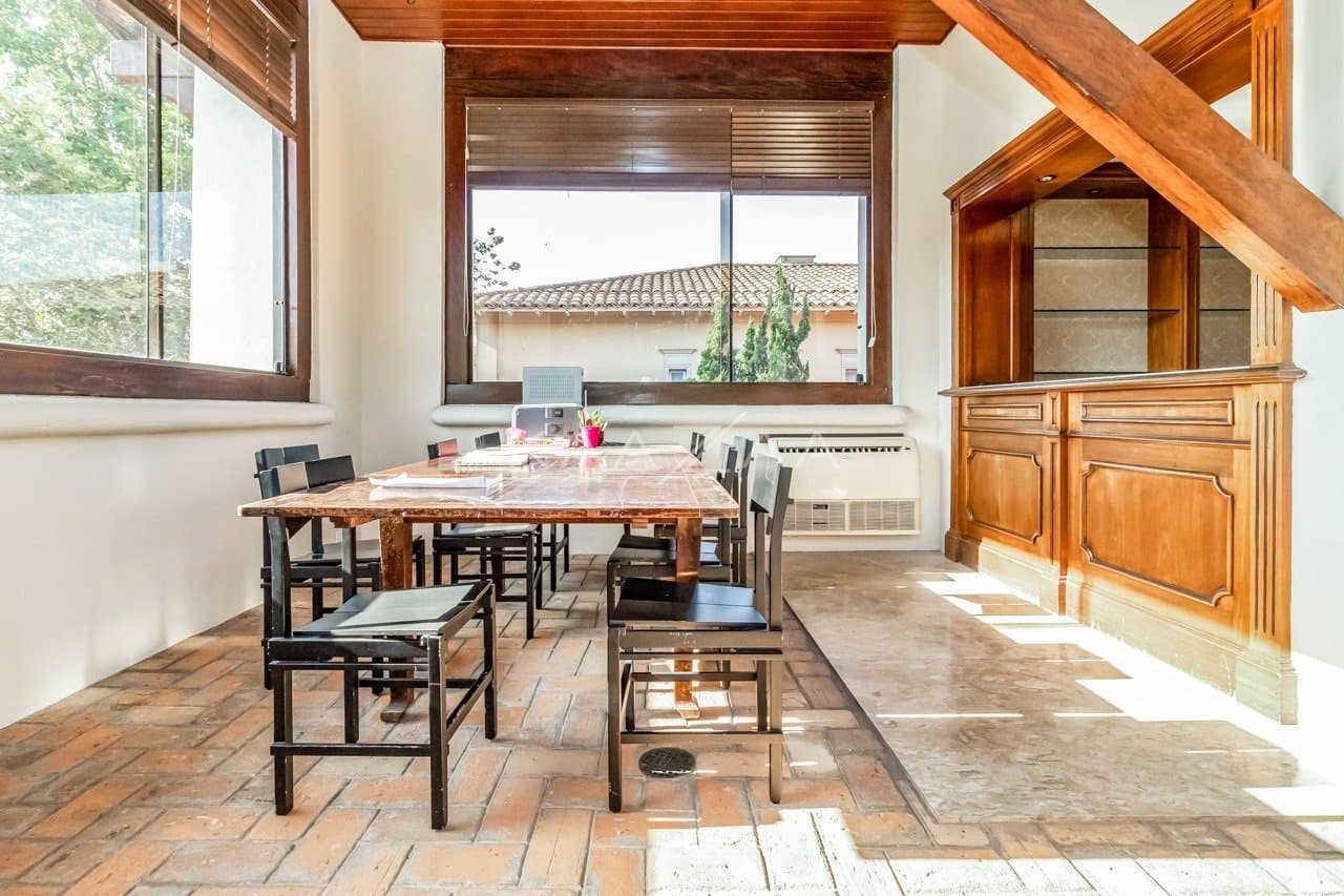 Casa deliciosa com lindo jardim e 4 suítes. Reformada, no Jardim Guedala. - Foto 53