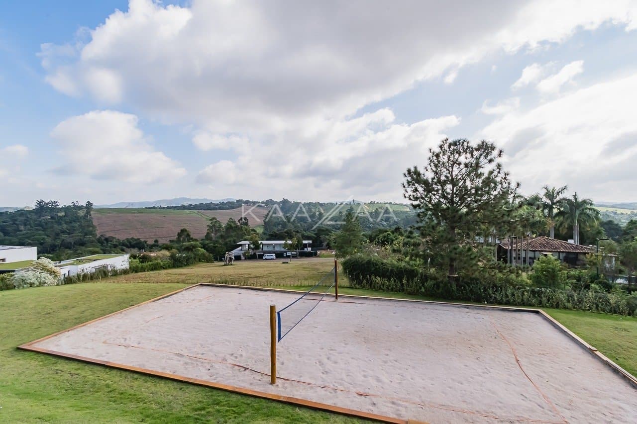 Um projeto de casa de campo feito para limpar a vista e se inspirar. No condomínio Quinta da Baroneza. - Foto 11