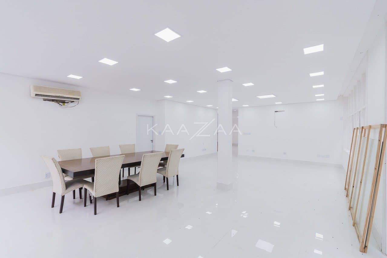 Ambientes leves e espaçosos, nesta casa de 480m² com 4 suítes no Jardim Paulista. - Foto 9