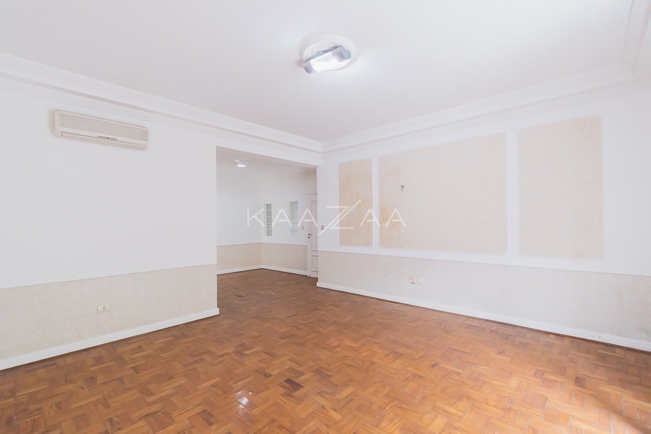 Ambientes leves e espaçosos, nesta casa de 480m² com 4 suítes no Jardim Paulista. - Foto 24